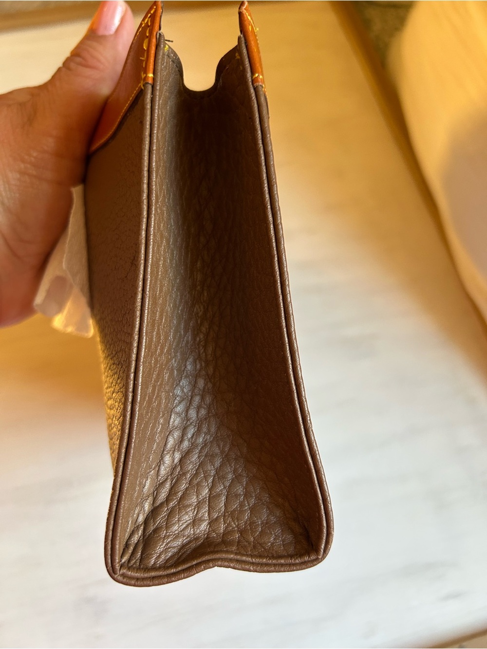 Vintage Dooney & Bourke Brown Leather Clutch with Tan Trim - Picture 5 of 7